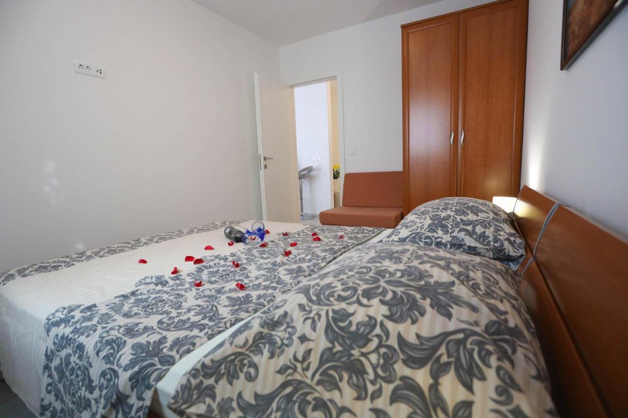 Apartman Petra Makarska Buitenkant foto