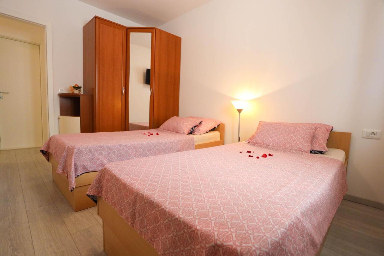 Apartman Petra Makarska Buitenkant foto