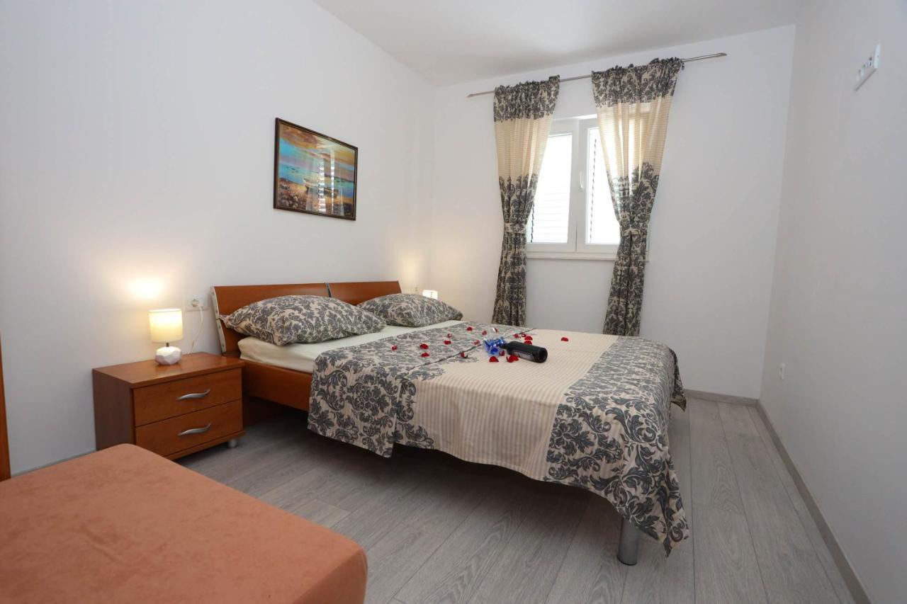 Apartman Petra Makarska Buitenkant foto