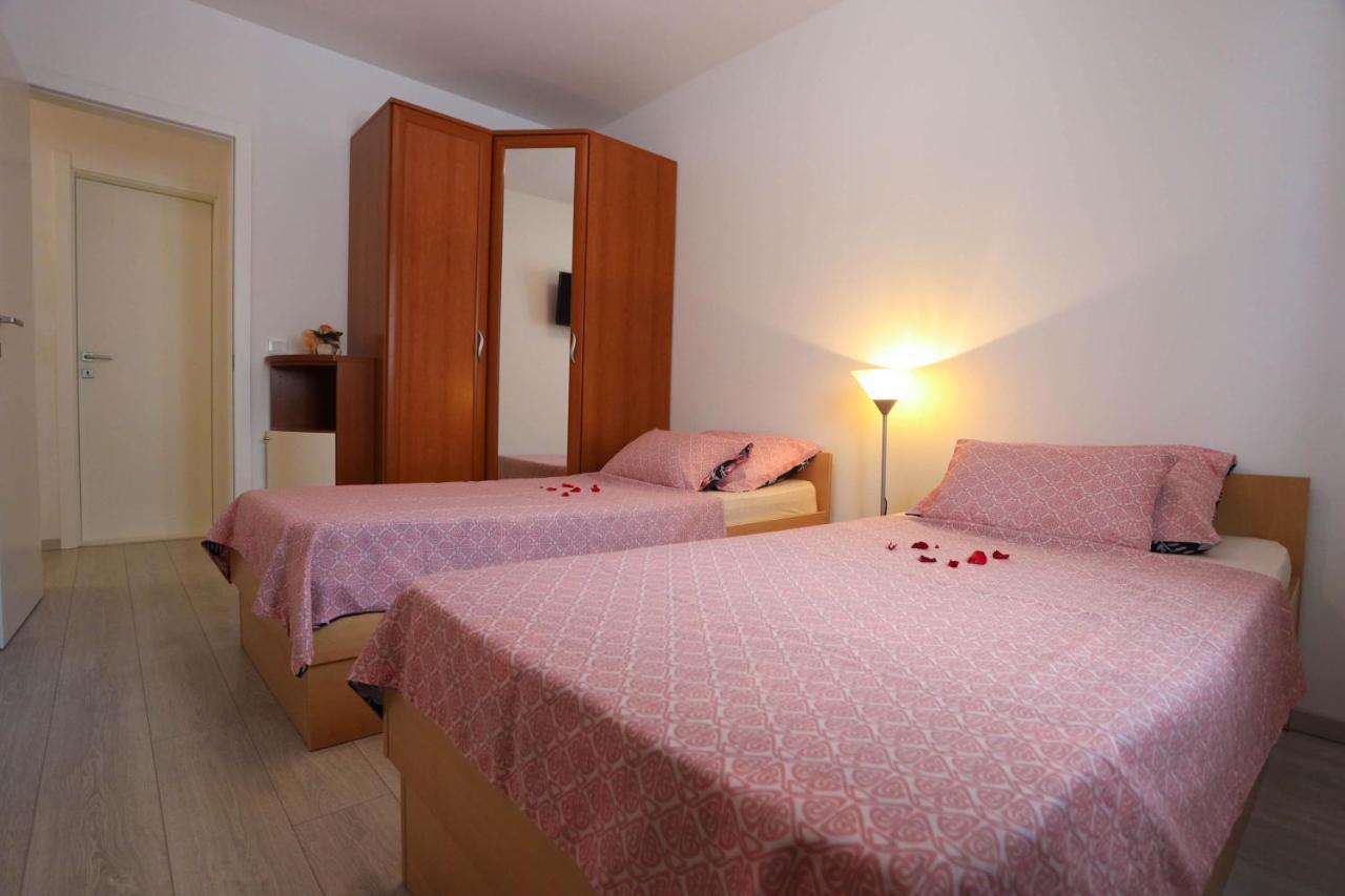 Apartman Petra Makarska Buitenkant foto