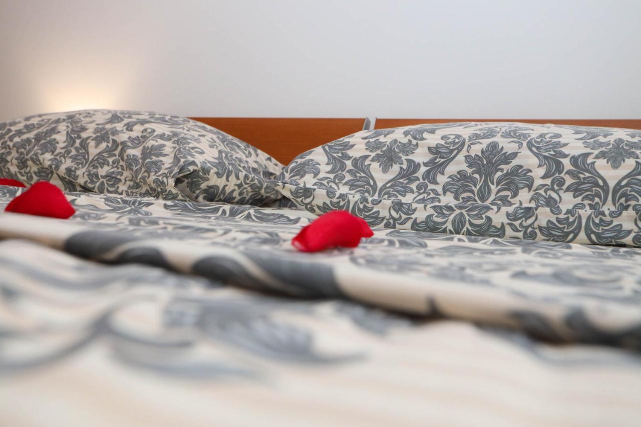 Apartman Petra Makarska Buitenkant foto