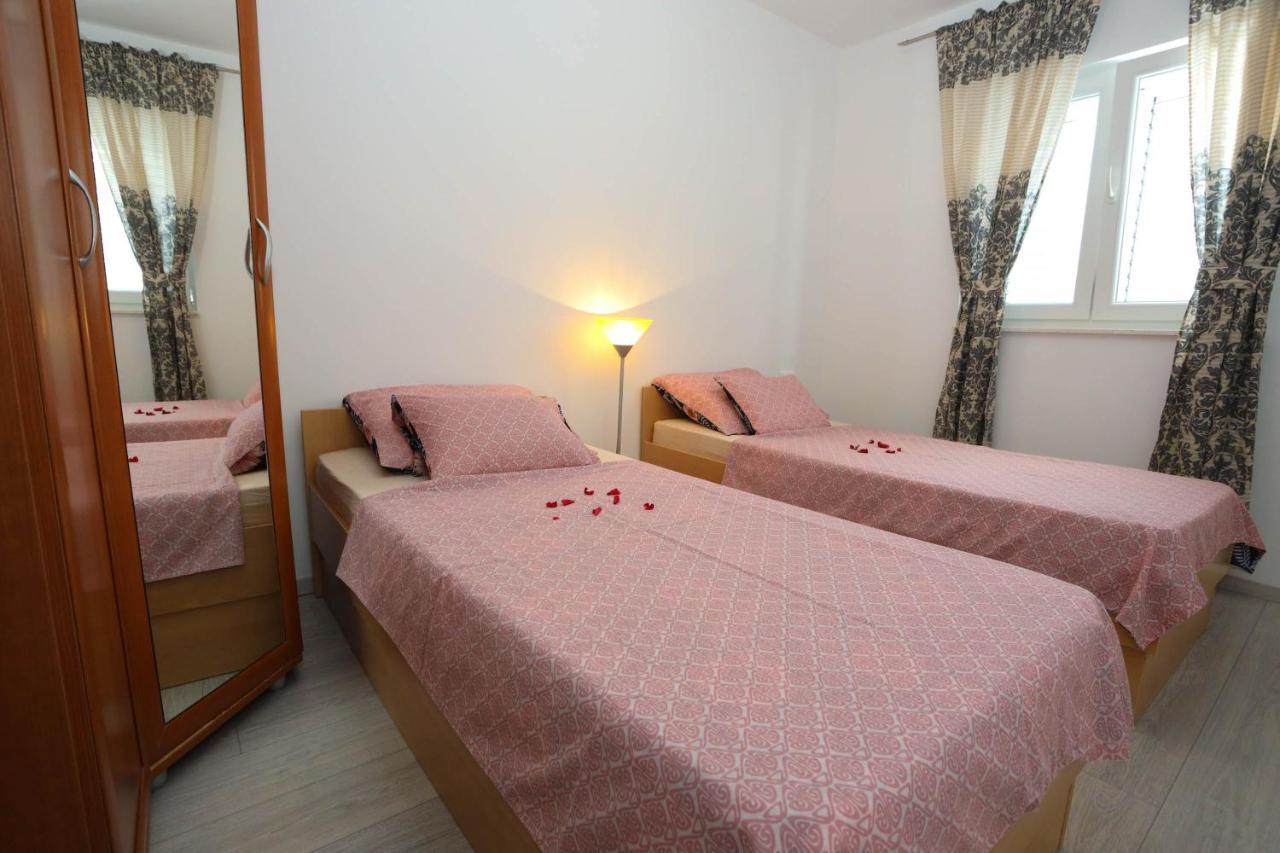 Apartman Petra Makarska Buitenkant foto